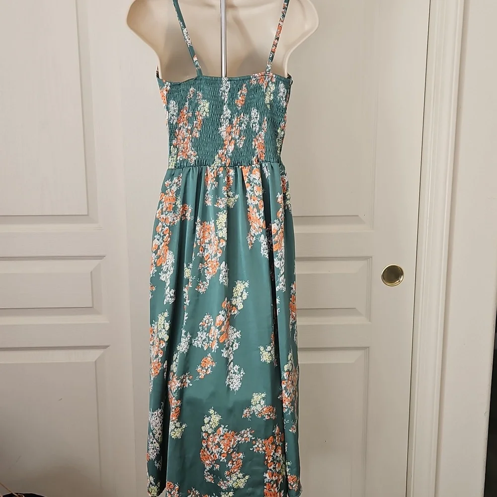 Unbranded Beautiful Midi Dress Front Slit, Tie-up Bust in green floral satin - Picture 3 of 11